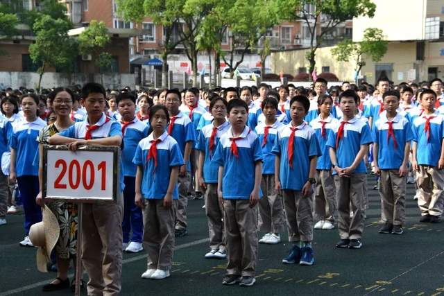 童心向党，我是红色基因传承人——记七年级欢庆六一、八年级离队建团仪式暨十四岁集体生日