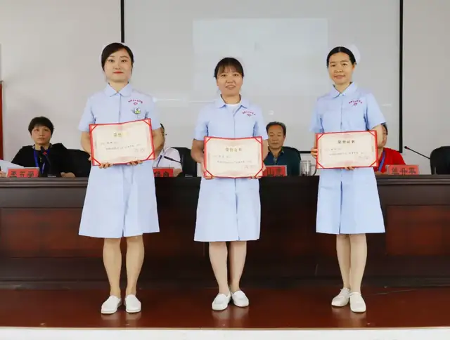 红心向党 筑梦护理新时代——湘潭市中医医院举行庆祝建党100周年暨5•12国际护士节表彰大会