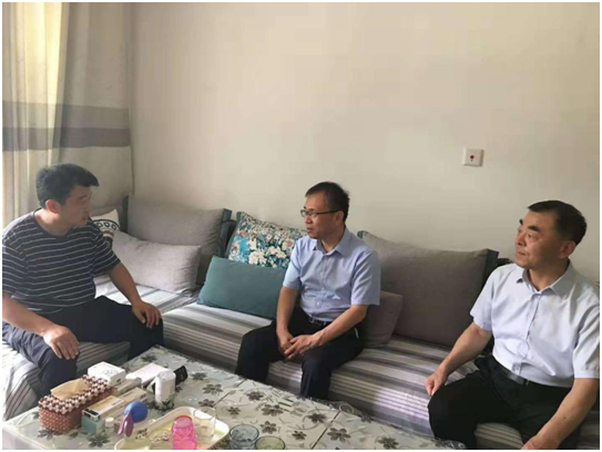 「暖心」聊城市技师学院党委走访慰问老党员、生活困难党员（图5）