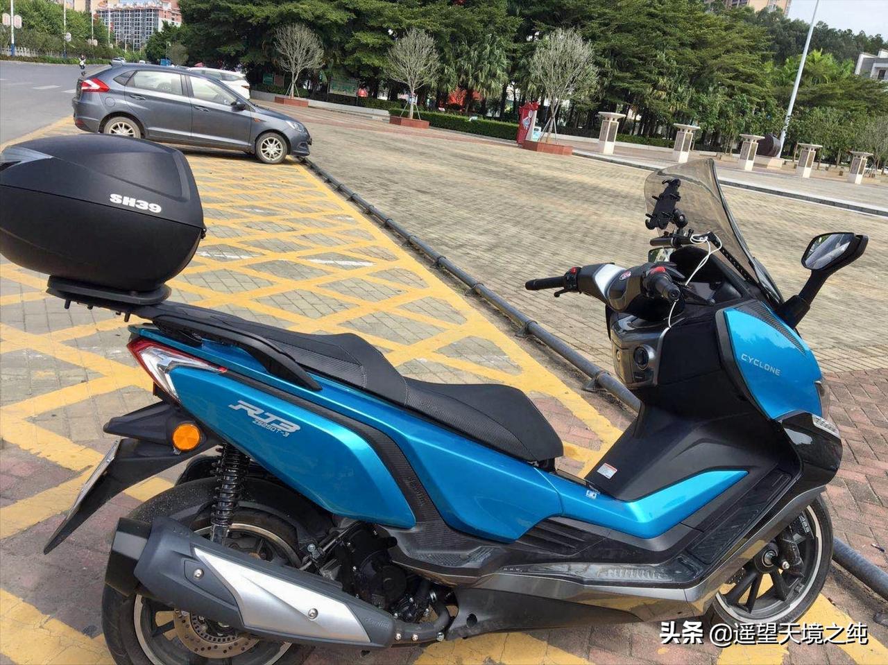 宗申赛科龙rt3踏板摩托车液晶版 17升大油箱,水冷250c