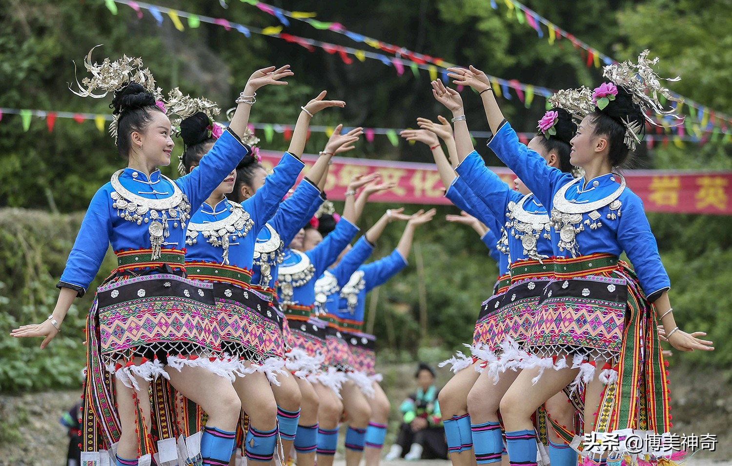 度假到丹寨天下第一锦鸡舞来黔东南非遗小镇丹寨看芦笙舞是重头戏