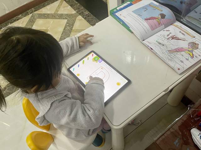 酷比魔方iPlay40加持酷比魔方教育系统，完美解决小朋友学习烦恼