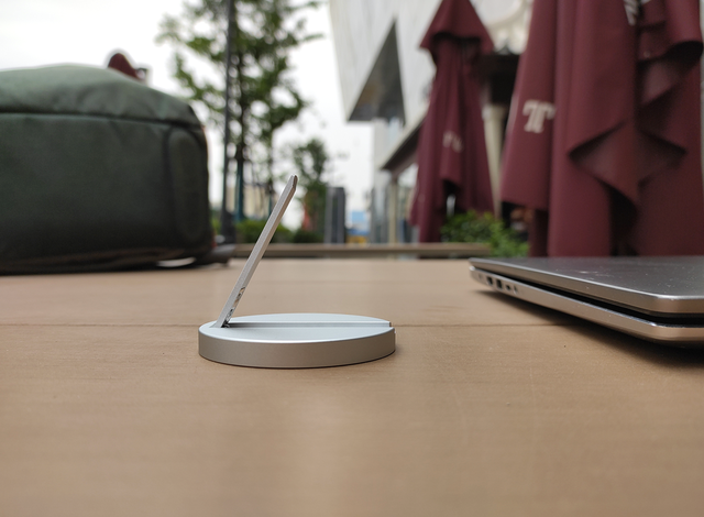 想提升iPhone12充电速度且不伤手机？亿色MagSafe磁吸15W无线充入手不亏！