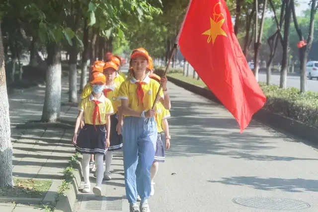 成都市双流区龙池小学——走进校外基地 体验科学种植