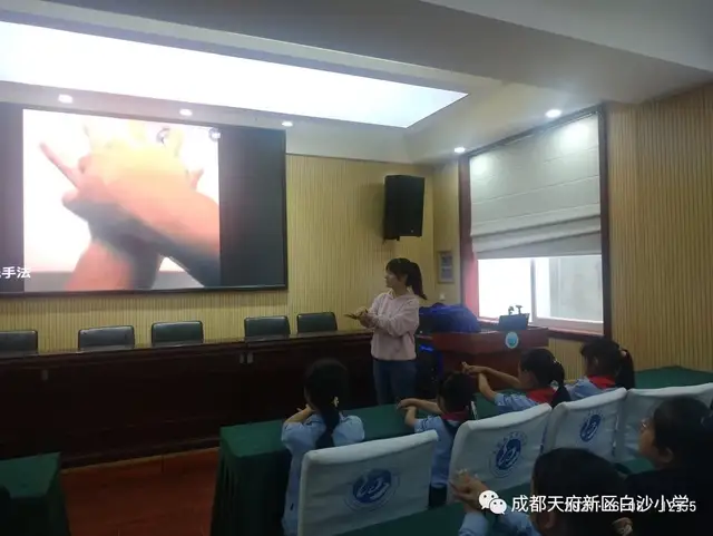 呵护留守娃 我们在行动——记天府新区白沙小学留守儿童关爱活动