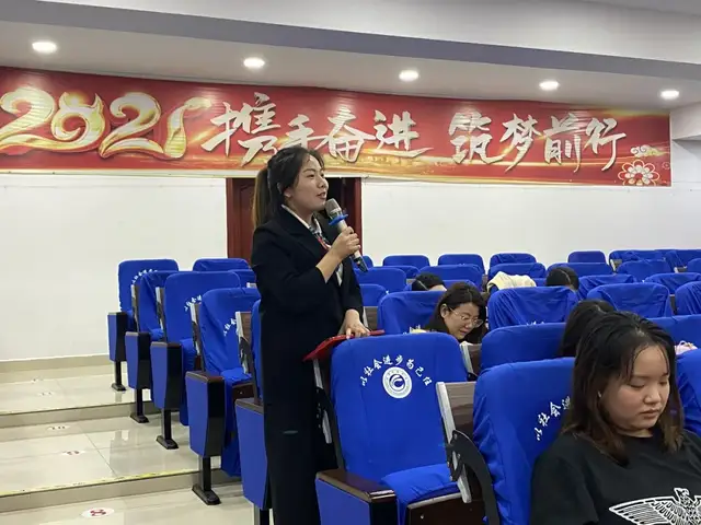 立足校本研修 助力教师成长 —记湘潭凤凰中学2021年青蓝工程青年教师汇报课