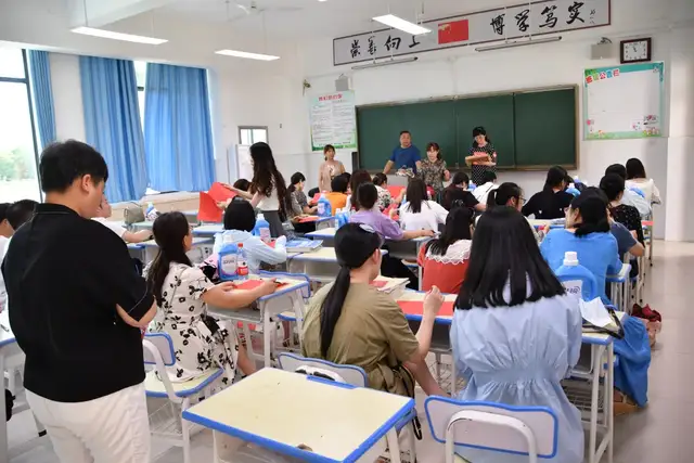 百年荣光沐党恩 不负时代创辉煌——记湘钢一中教育集团2021年上学期期末教职工大会暨民主测评会