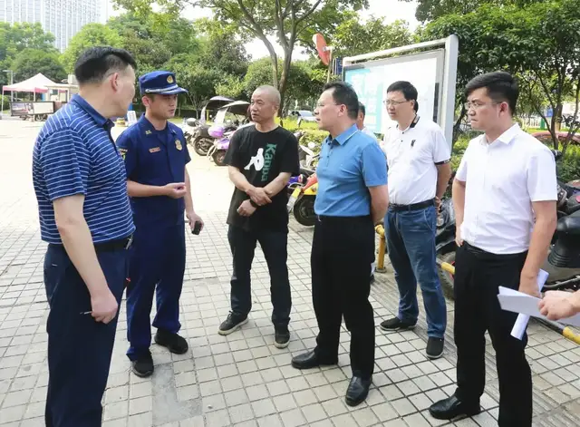 筑牢安全防火墙 李建华带队开展高温季节消防安全检查