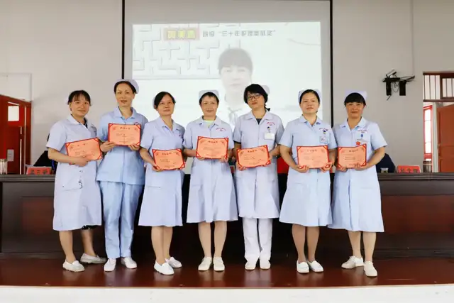 红心向党 筑梦护理新时代——湘潭市中医医院举行庆祝建党100周年暨5•12国际护士节表彰大会
