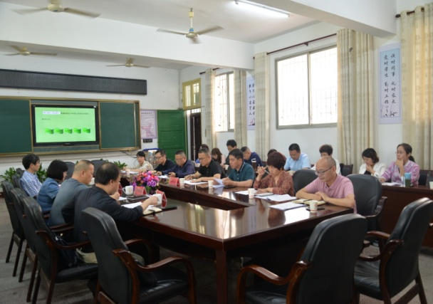 倾情研讨，共同成长—记湘潭凤凰中学2021年市级课题开题论证会