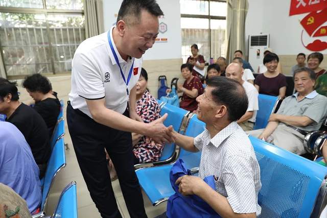 湘潭市中心医院：心系老干部，情暖夕阳红