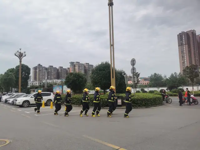 防患于未“燃”天易经开区举办消防应急演练