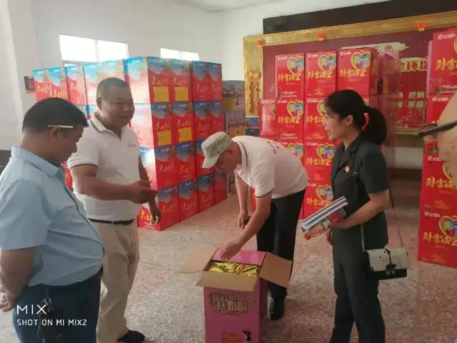 湘潭县法院石潭法庭联合镇司法所共同开展 “送法进企业”活动