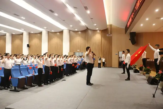 锻造城发铁军，凝聚攻坚力量！湘潭城发集团举行“七一”表彰暨党委书记讲党课大会