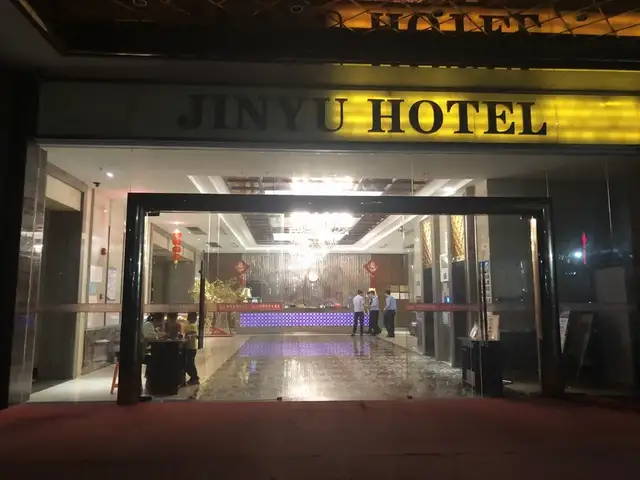 16岁少女凌晨跳江身亡!同伴:事发前她在KTV陪8个男子喝酒(图11)