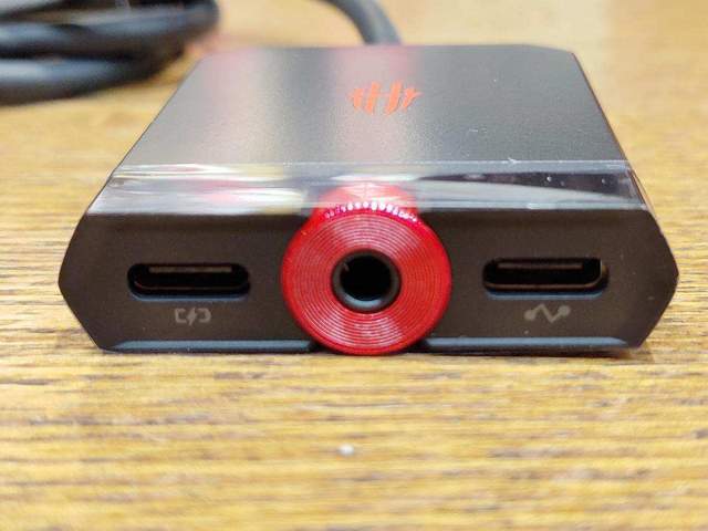 手机一个接口不够用，红魔手机拓展坞来帮你