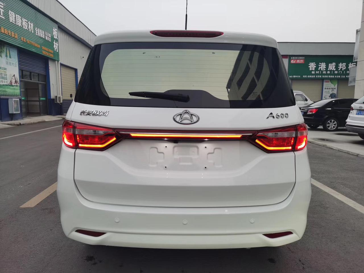 19年2月七座豪华大面包欧尚a600手动豪华版,双液晶显示大