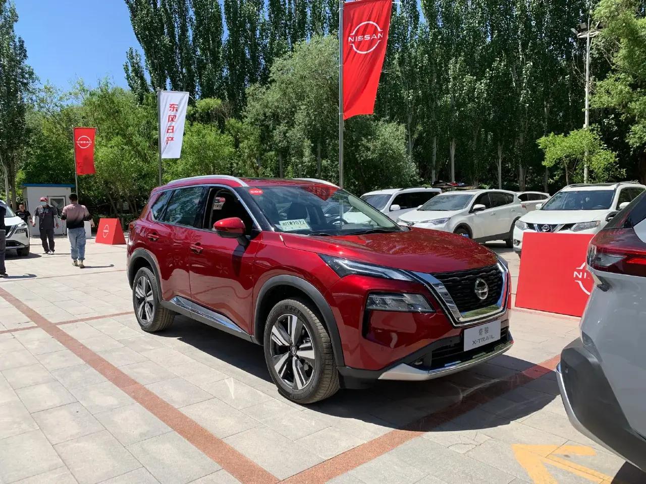 换代奇骏到店实拍颜值内饰挺耐打