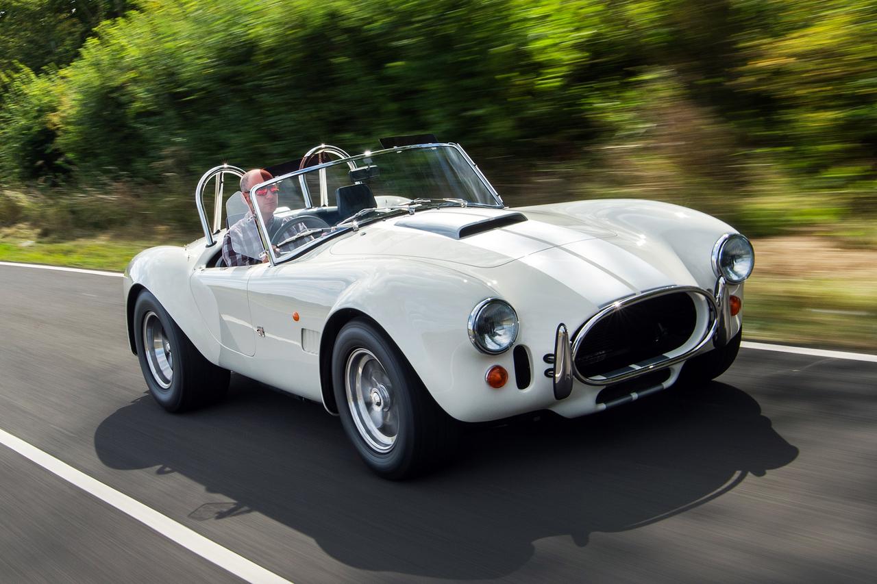 【峰值扭矩1000牛·米,经典ac 眼镜蛇电动化】近日,英国ac汽车表示