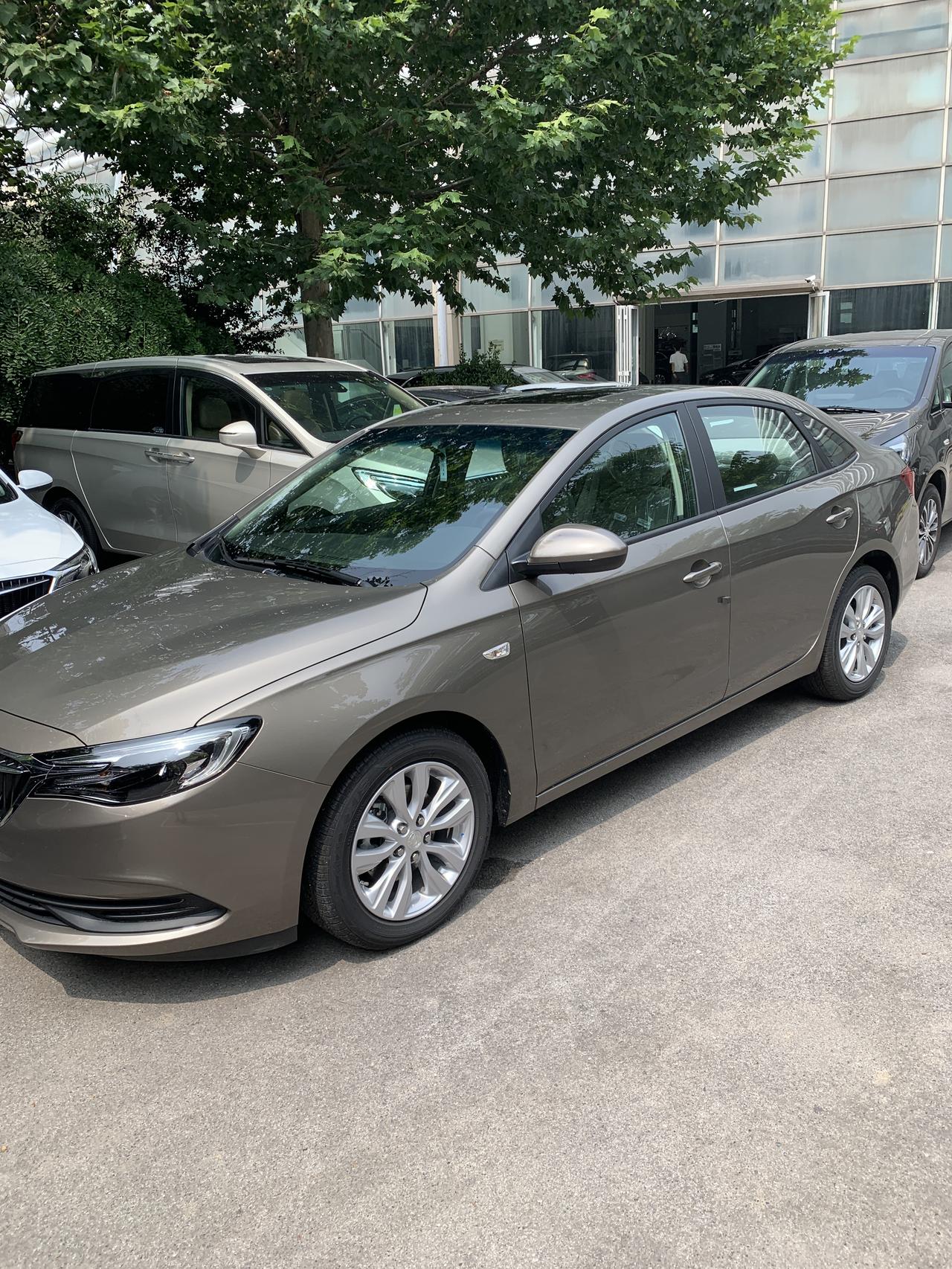 2021别克英朗典范……给〔麦田金〕拉点儿人气__懂车帝