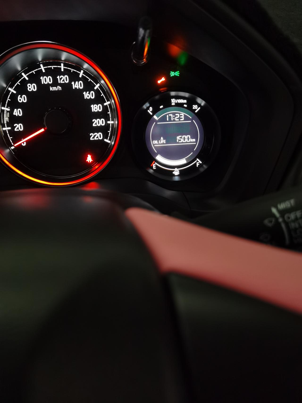 xrv这个扳手灯亮出来公里数4000了就这样了啥情况