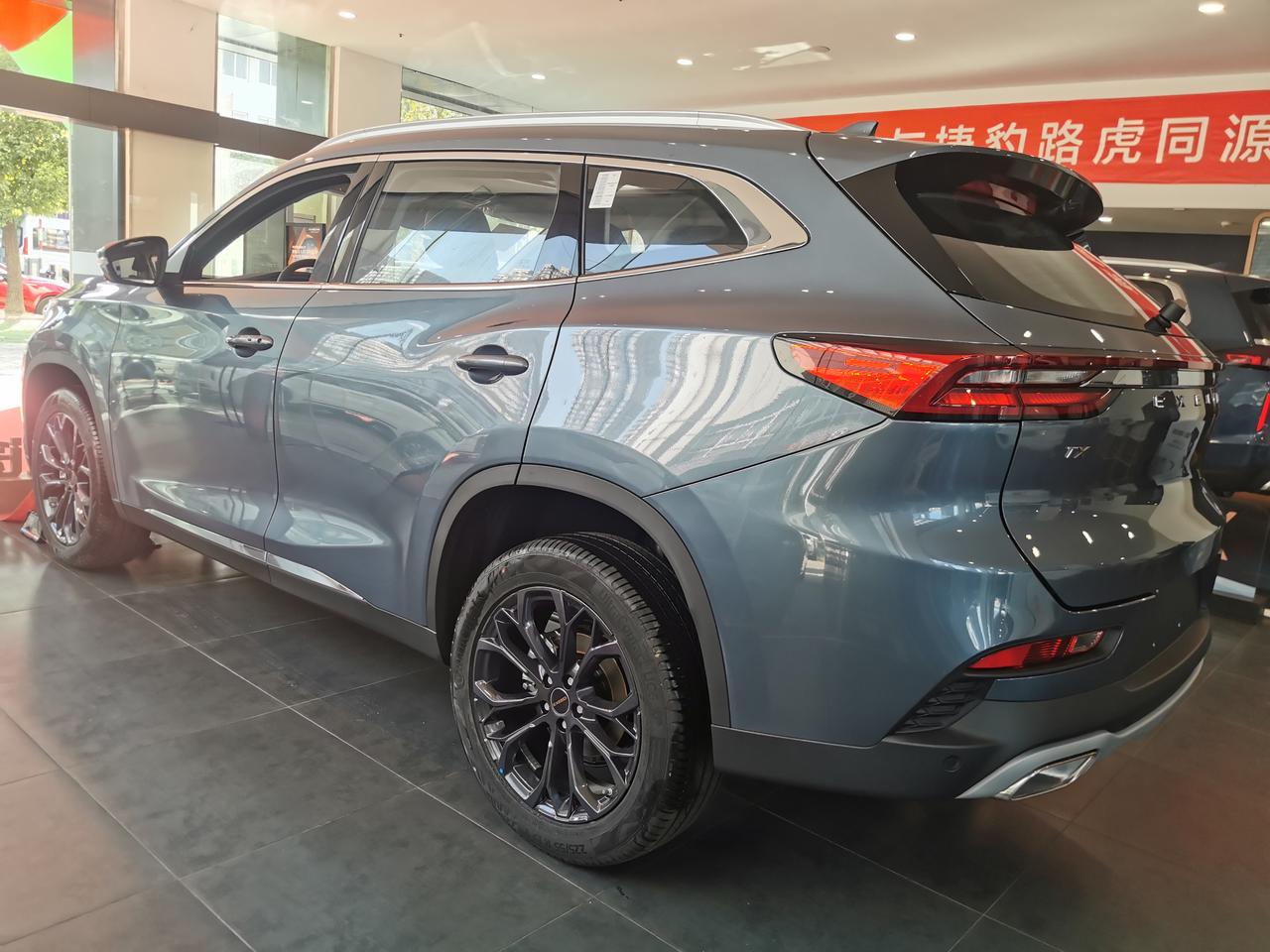 星途tx,钛金灰,稳重大气的外形,流畅的腰线,搭配这低调奢华