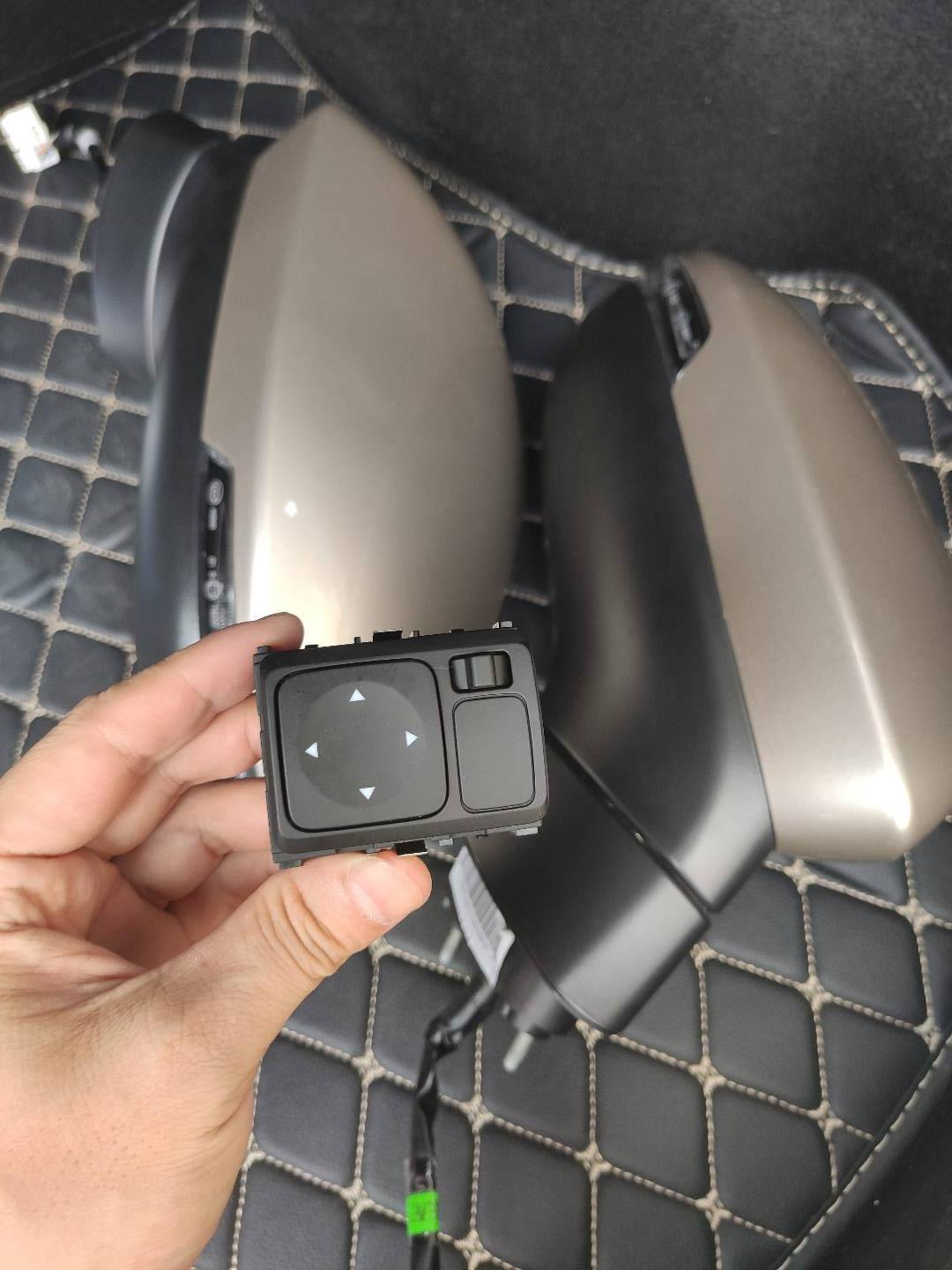 20款帝豪gs原装后视镜,琥珀金,漂亮大家都知道,原装后视