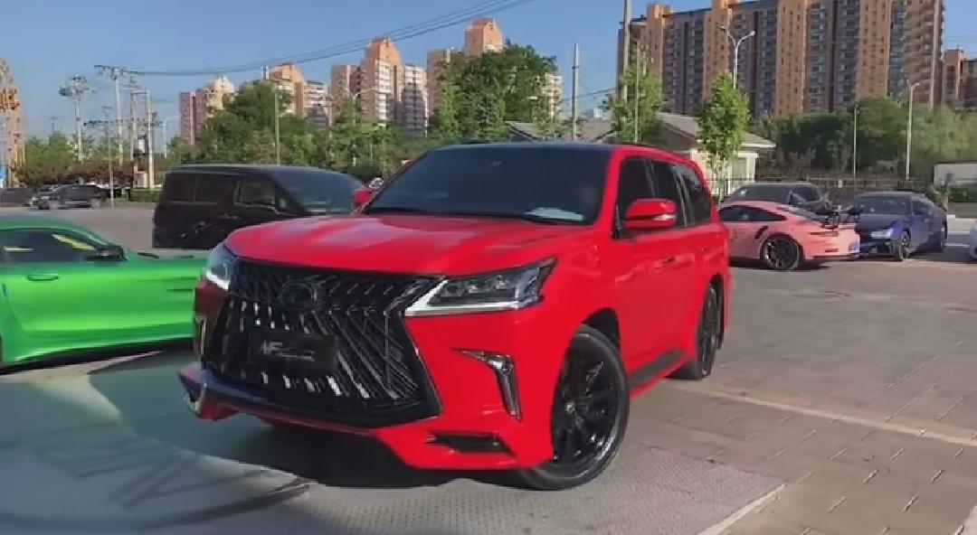 大红色雷克萨斯lx570气势绝对了