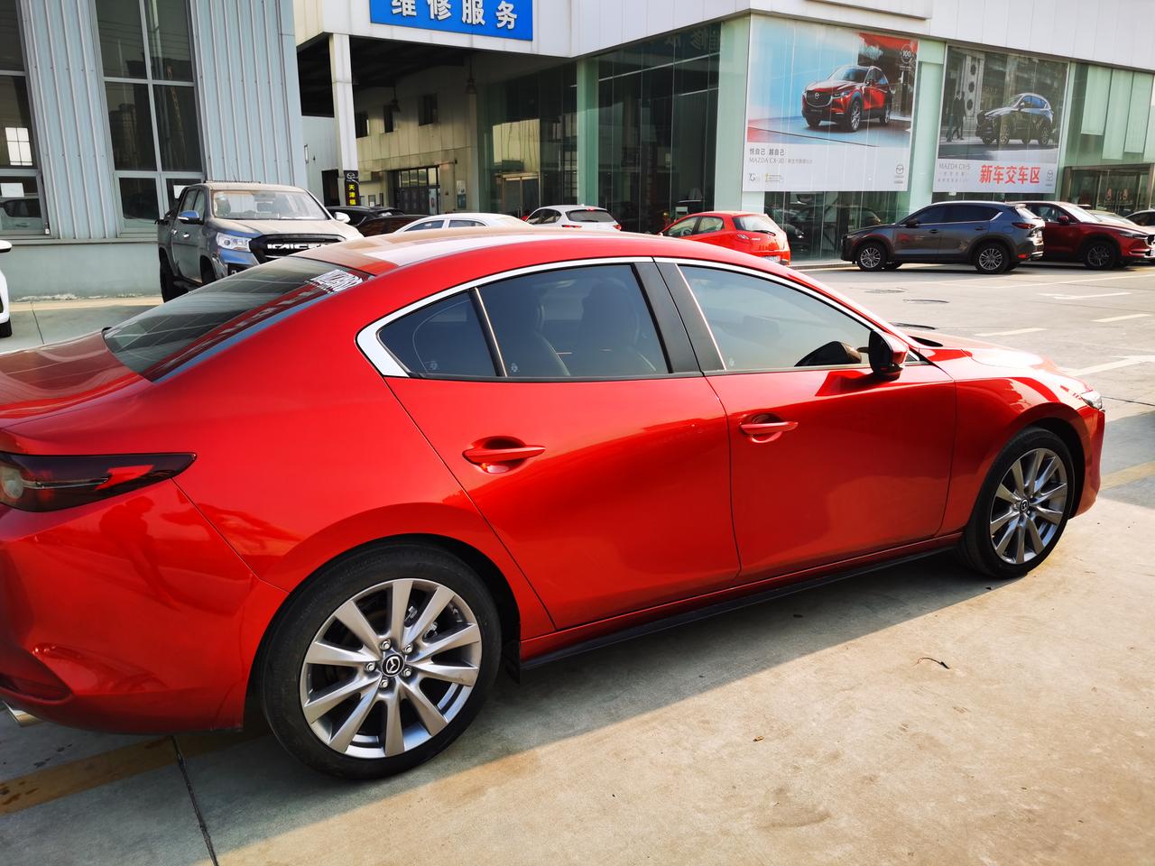 4s店喷漆还挺不错,超乎想象 以为水晶魂动红喷出来怎么招都会