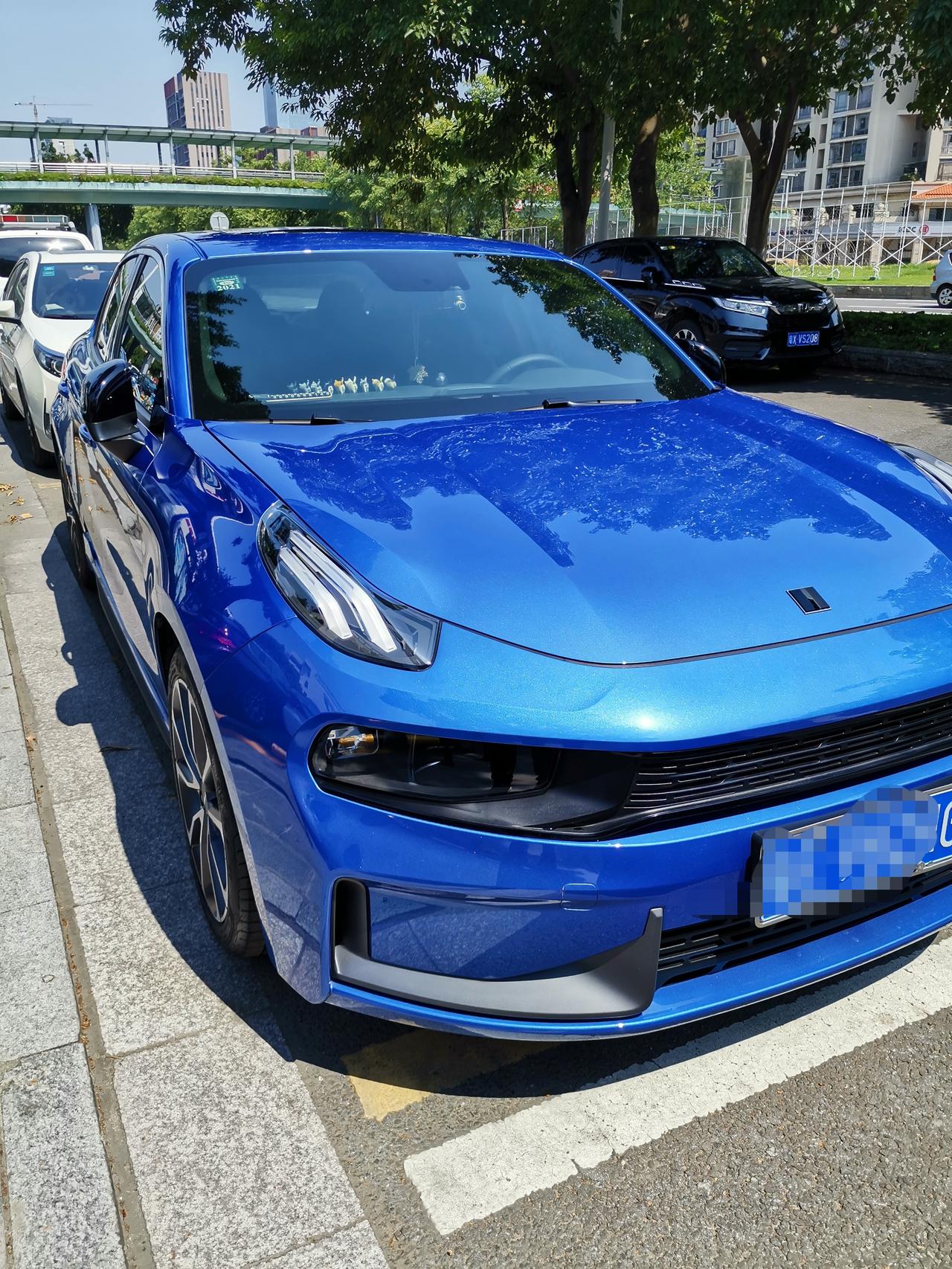 我觉得领克03蓝色比较有活力,尤其在阳光下看,特别好看 明年