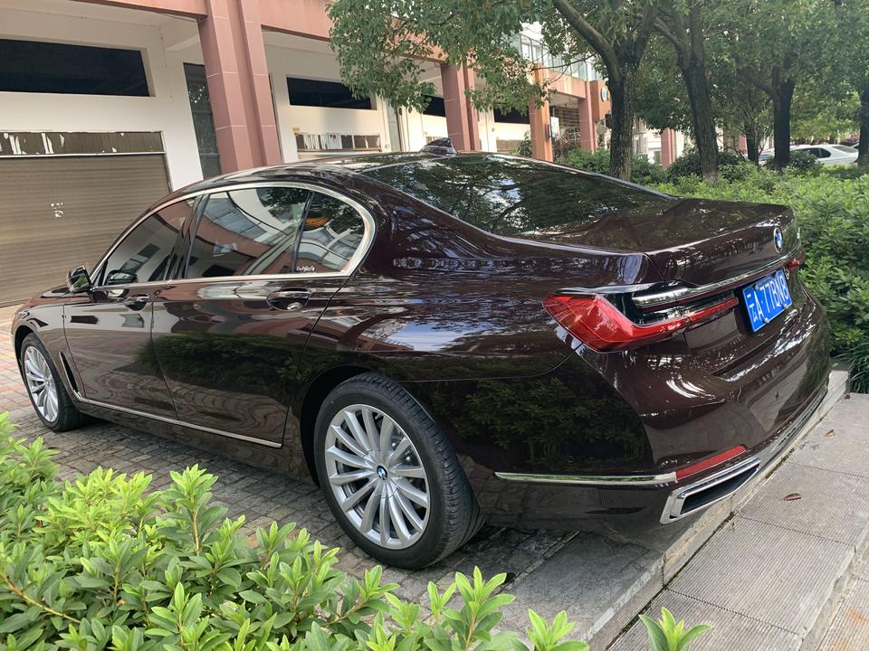 提车两个月不到的勃艮第红730,颜色在太阳光下面特别骚气,可