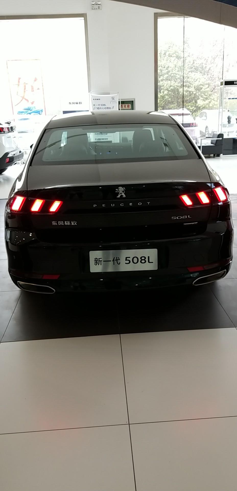 标致508l在宣传中可以多使用黑色,黑色看起来真的很好看的