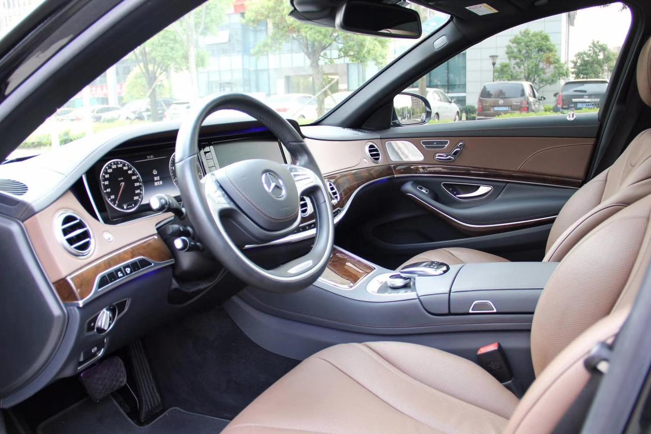 柏林之声,后排座椅调节,电尾,电吸,led大灯,全真皮内饰,氛围灯,运动