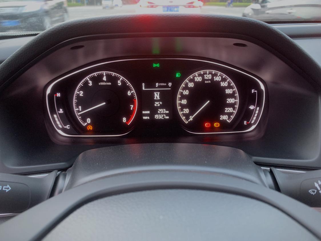 十代雅阁驻车指示灯湖泊色亮起