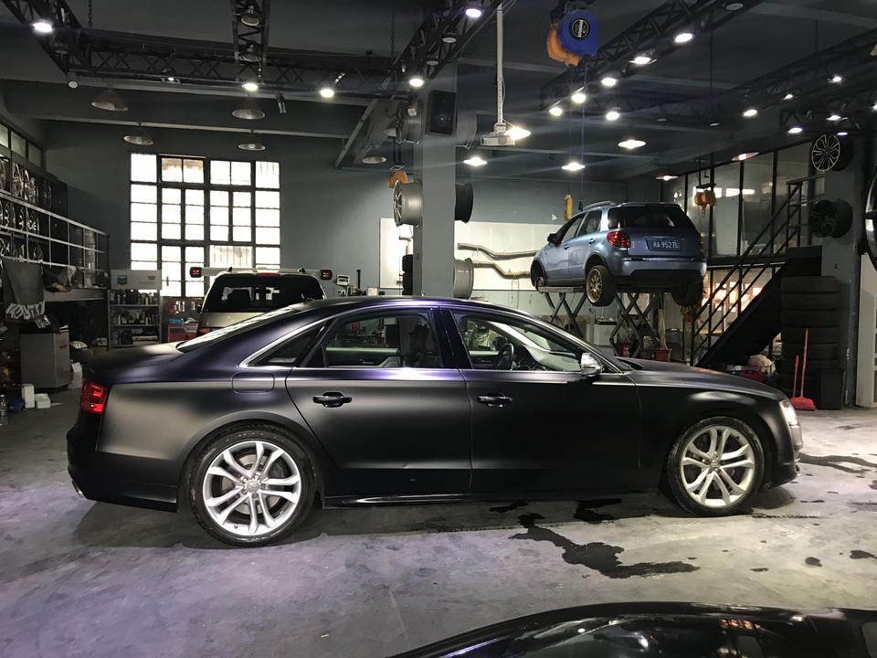 奥迪s8改色贴膜武士黑完工