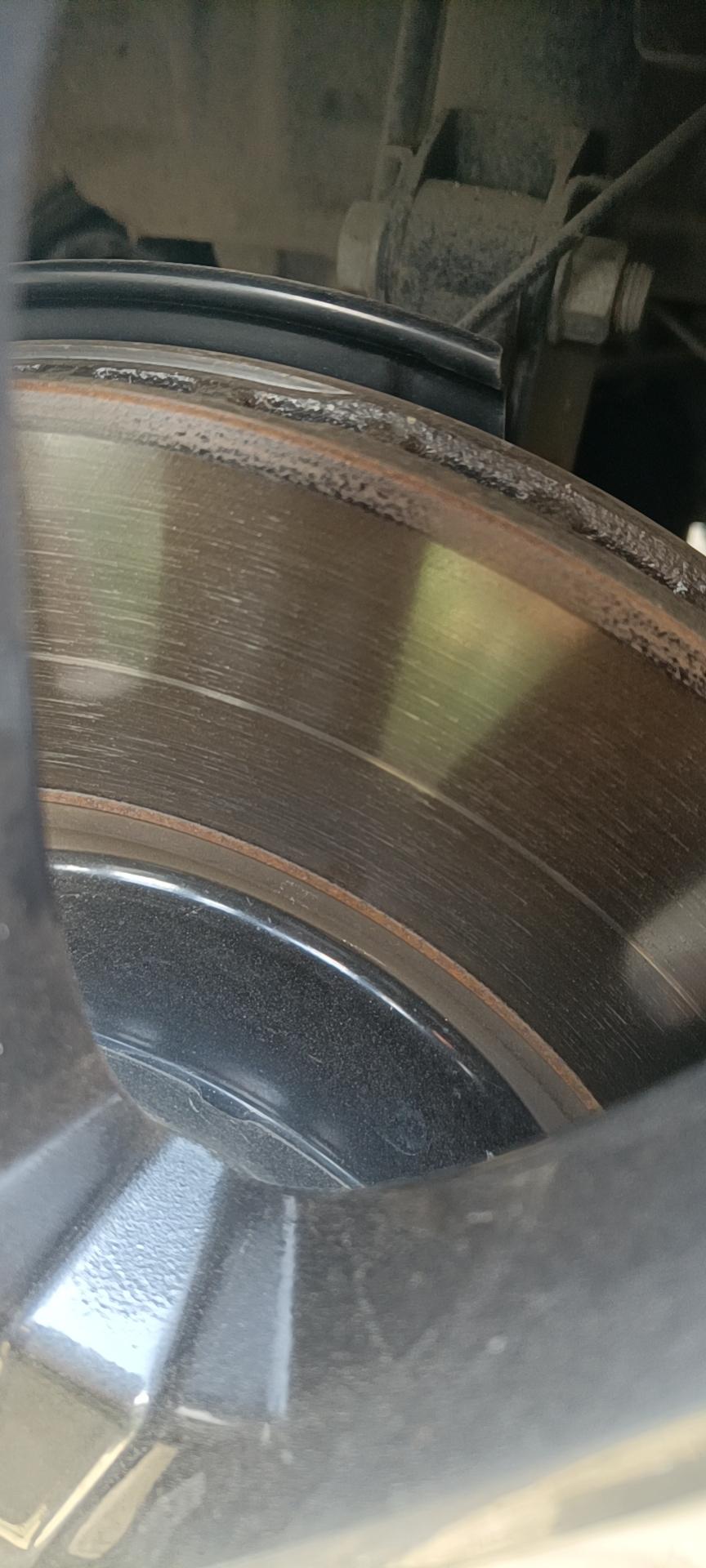 问下大家刹车盘有个印子是怎么回事影响严重不