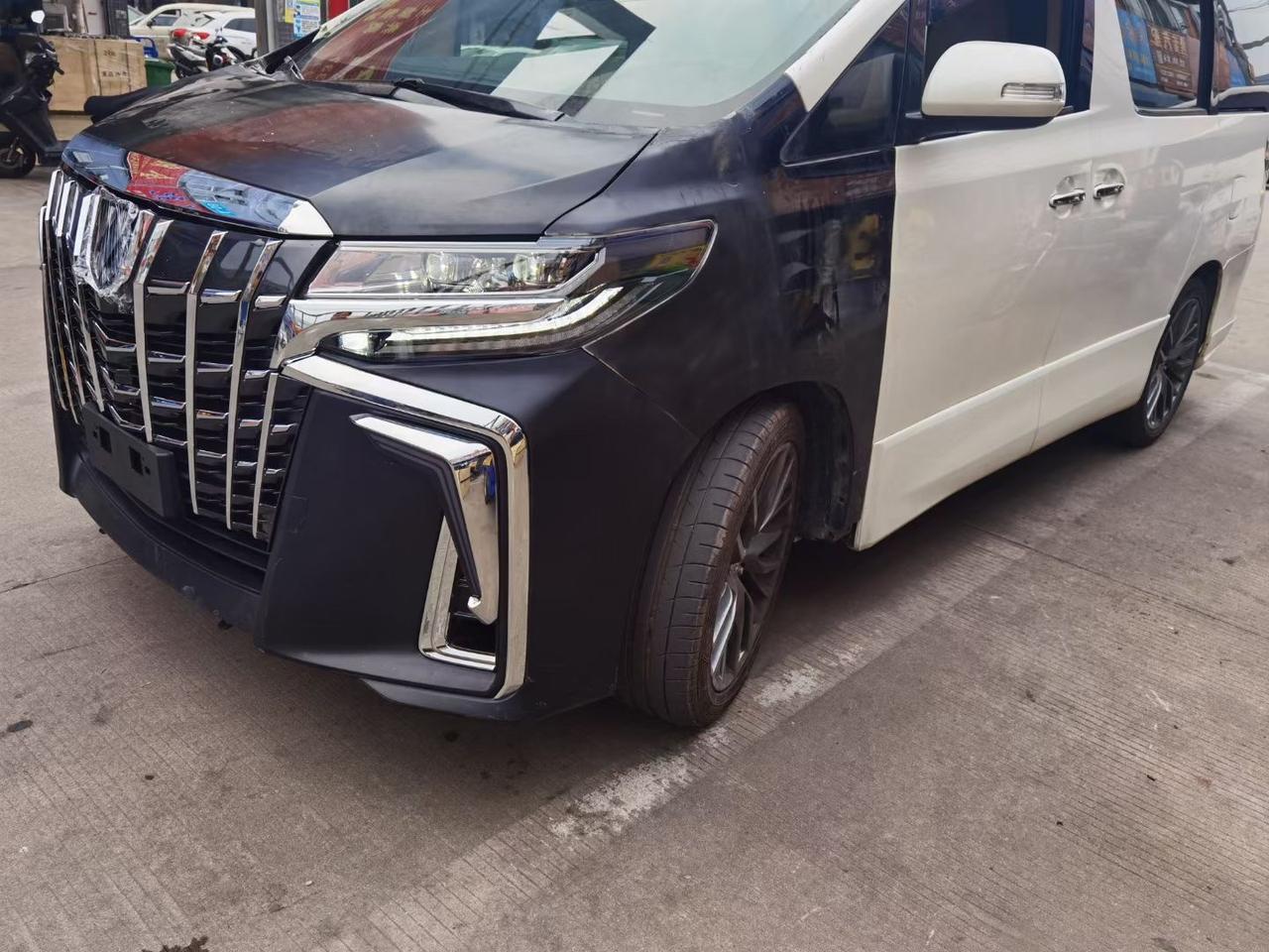 丰田埃尔法20系改装新款30系前脸