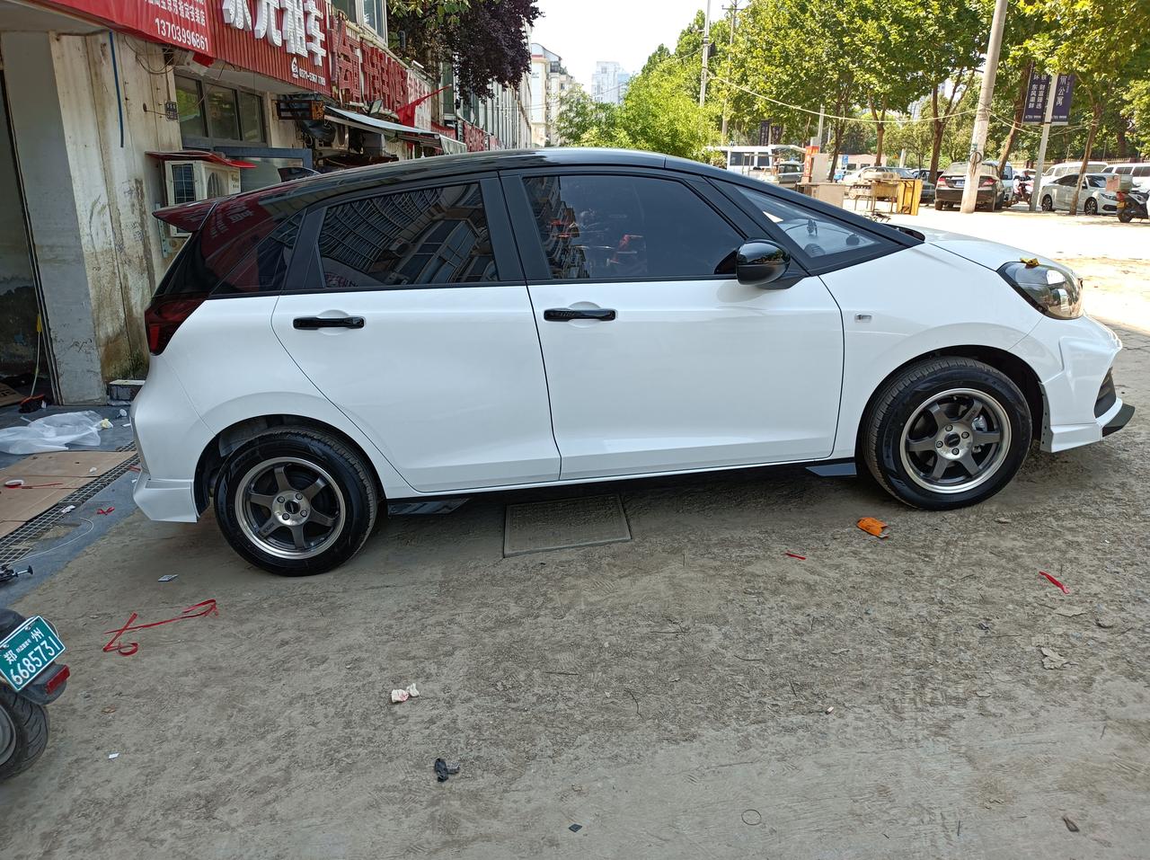 飞度818飞度改黑顶膜双色车身