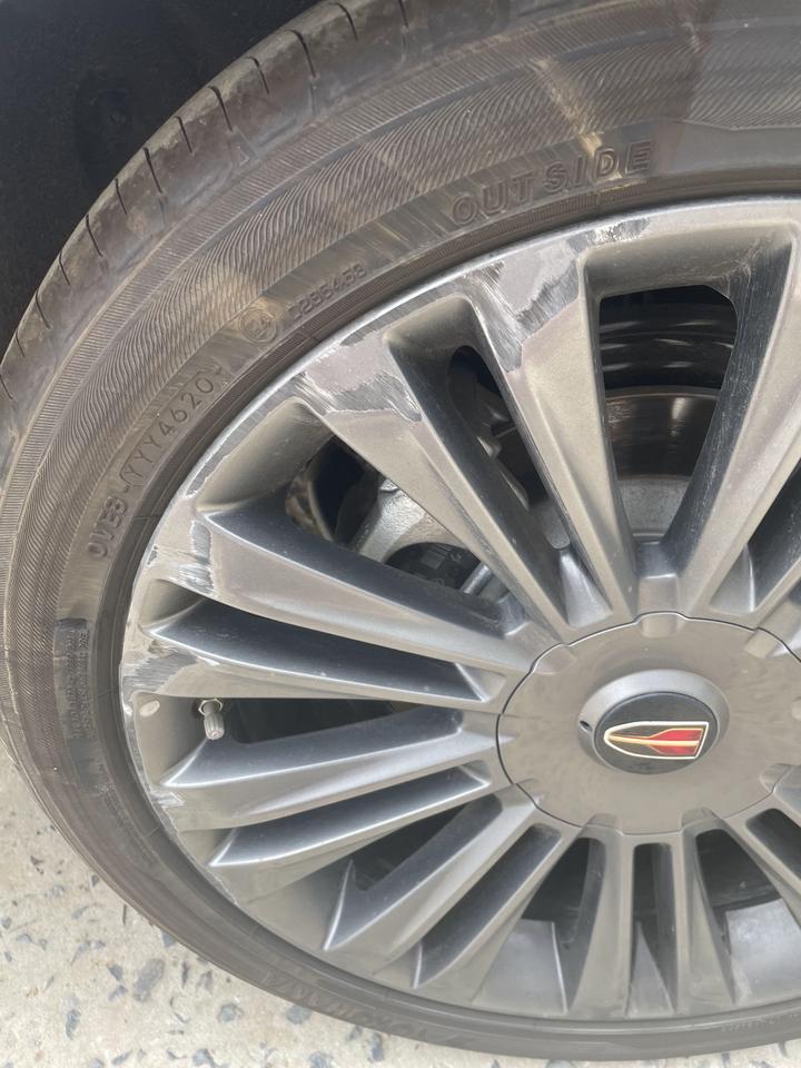 车友们,车胎这样没事吧_红旗h5车友圈_懂车帝