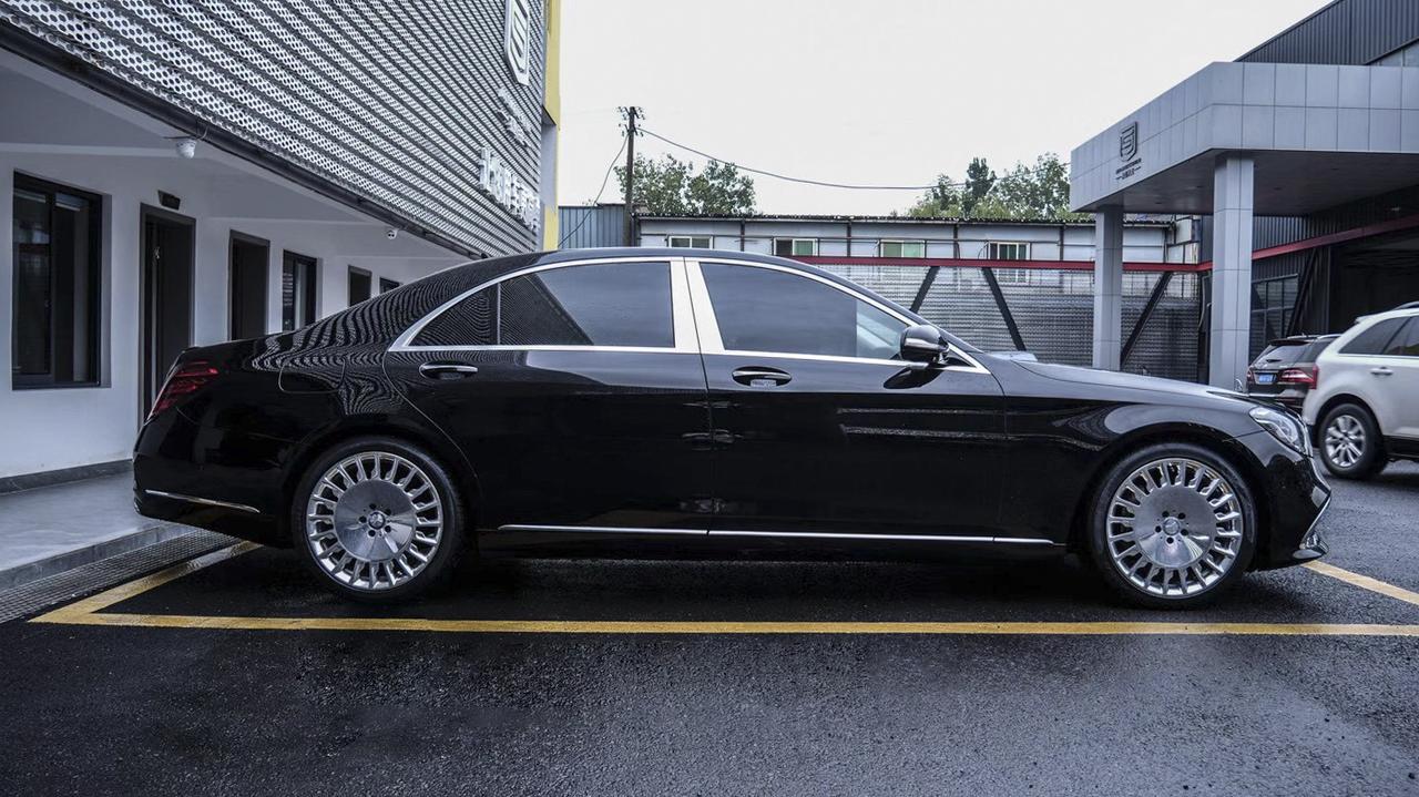 奔驰老款 s320升级新款迈巴赫外观套件(前杠,中网,大灯