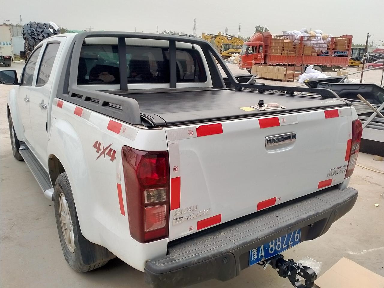 五十铃dmax短轴皮卡,货箱配套手动拉盖,这种原车防滚架你们