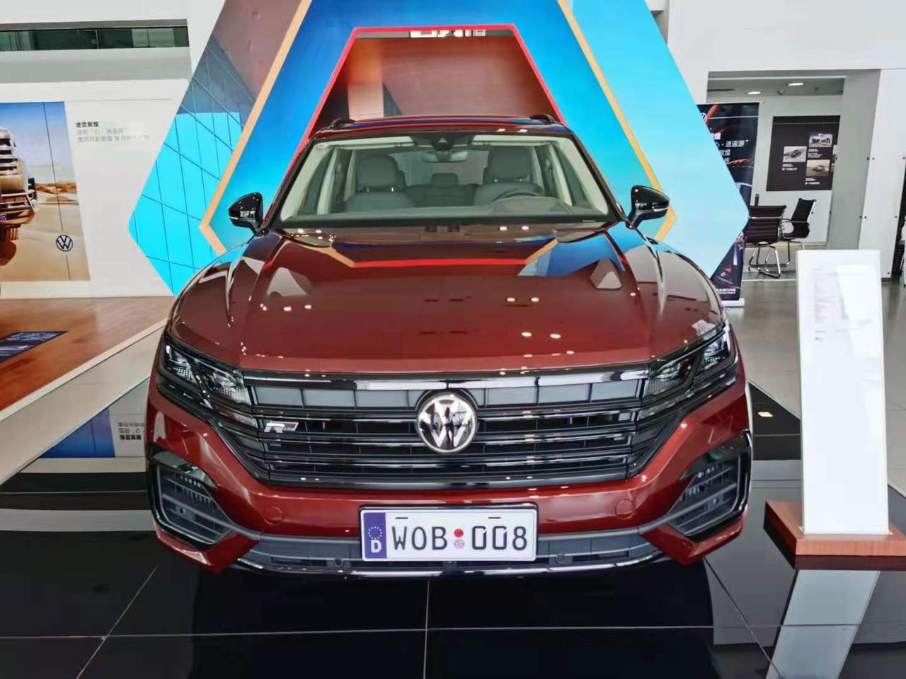 沙漠红曜黑版途锐