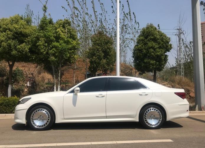 不过话说回来,车标相似度最高的依旧是玛莎拉蒂的女王皇冠