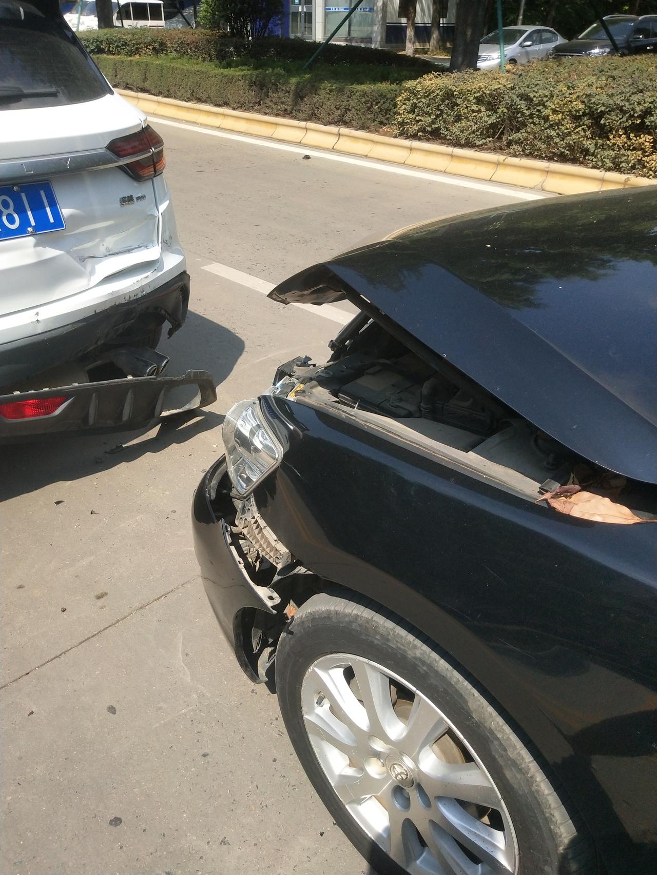 还没满一年被追尾了