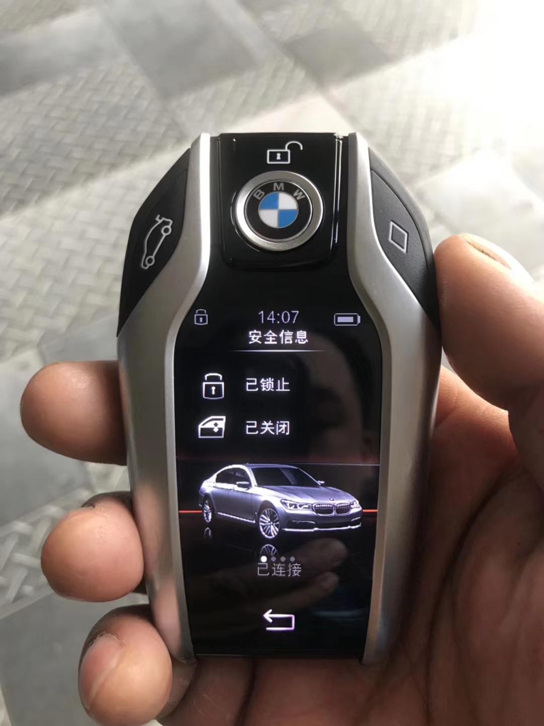 宝马5系原厂液晶钥匙分享原厂液晶钥匙可以显示车辆各种信息