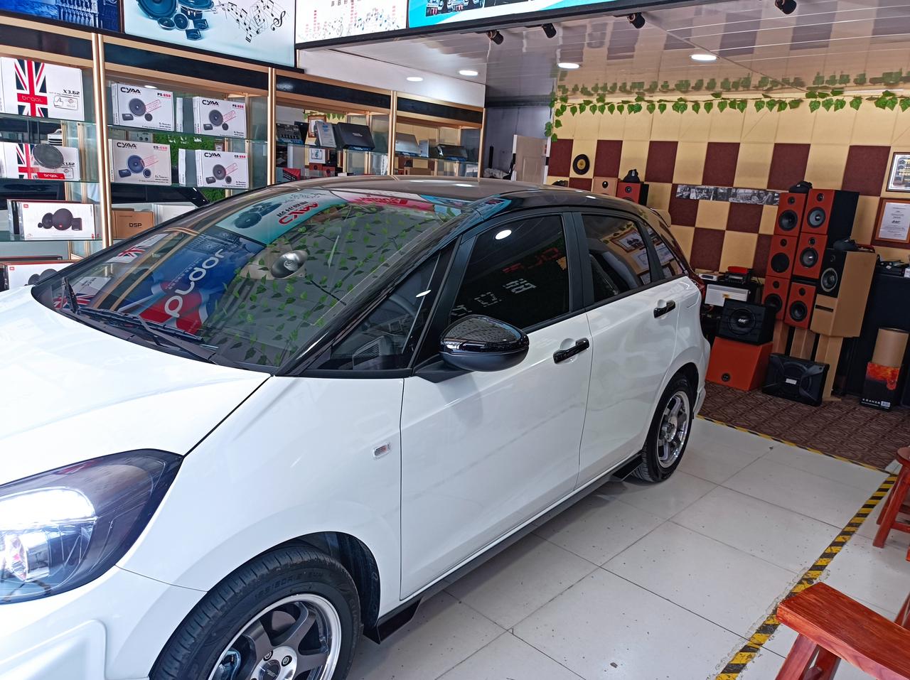 飞度818飞度改黑顶膜双色车身