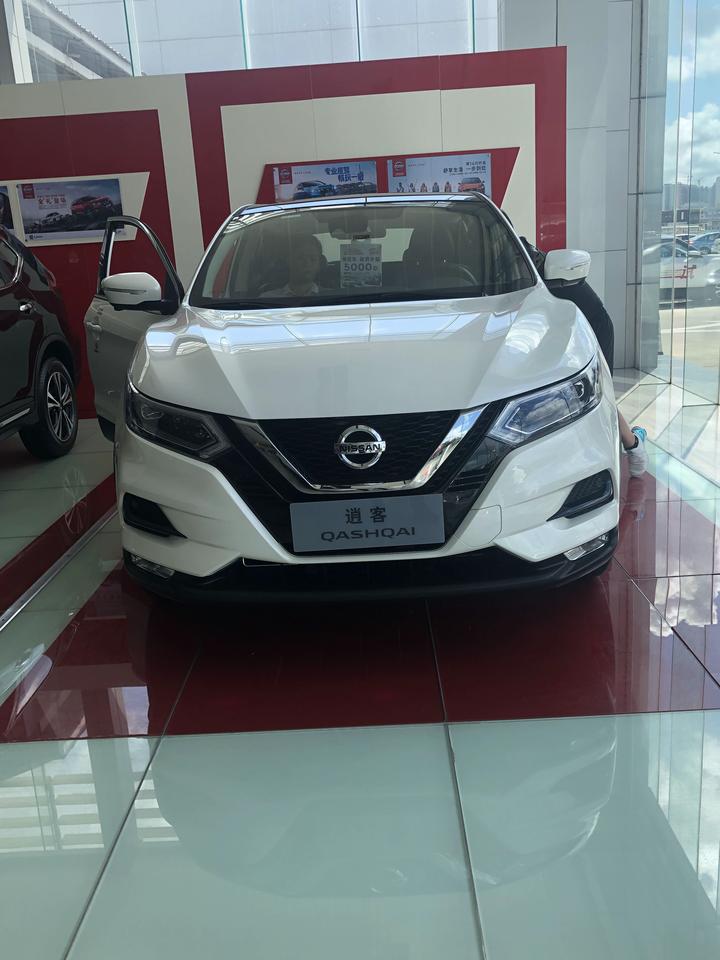 今天去东风日产看逍客,谈下的价格是16万6白色豪华版,然后什