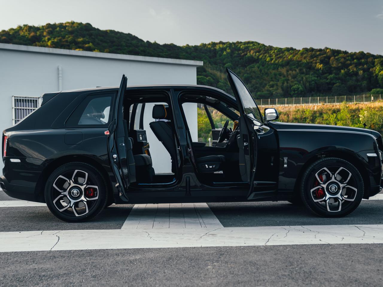 劳斯莱斯库里南blackbadge