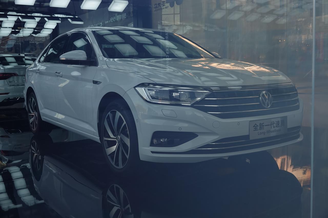 [新车情报〕全新一代速腾,外观越来越难分辨,大家担心的减配问