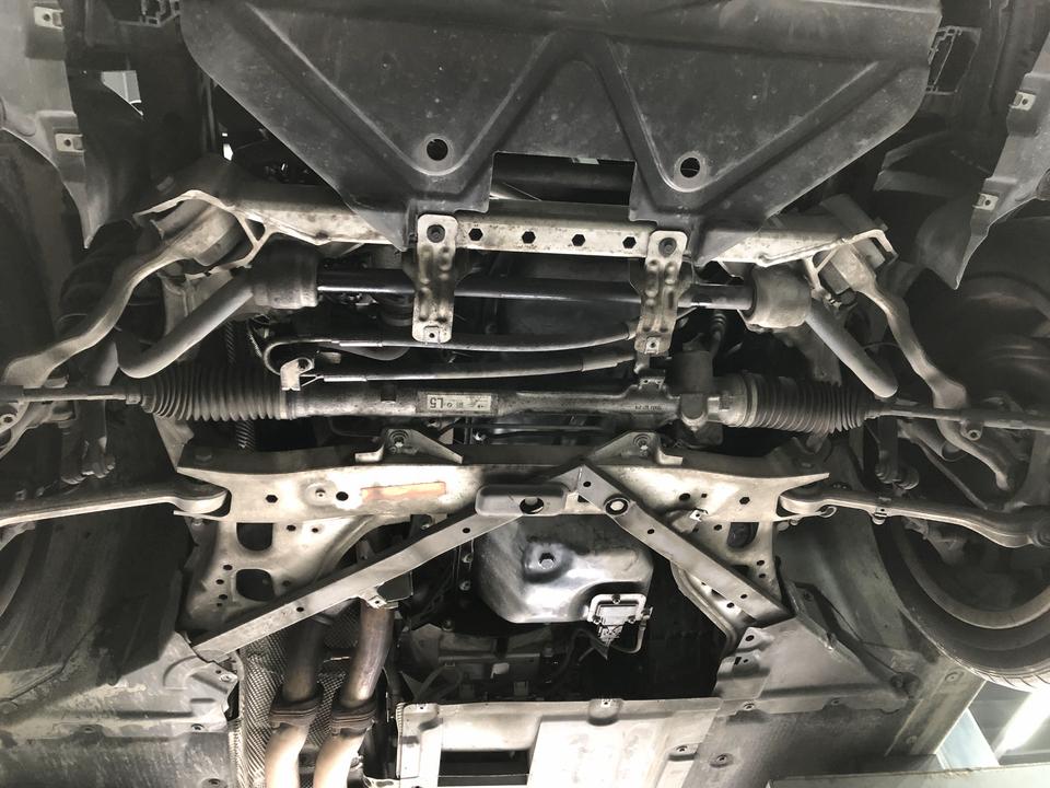 今天e90 325mt保养,一直想秀下这车的底盘 虽然是15